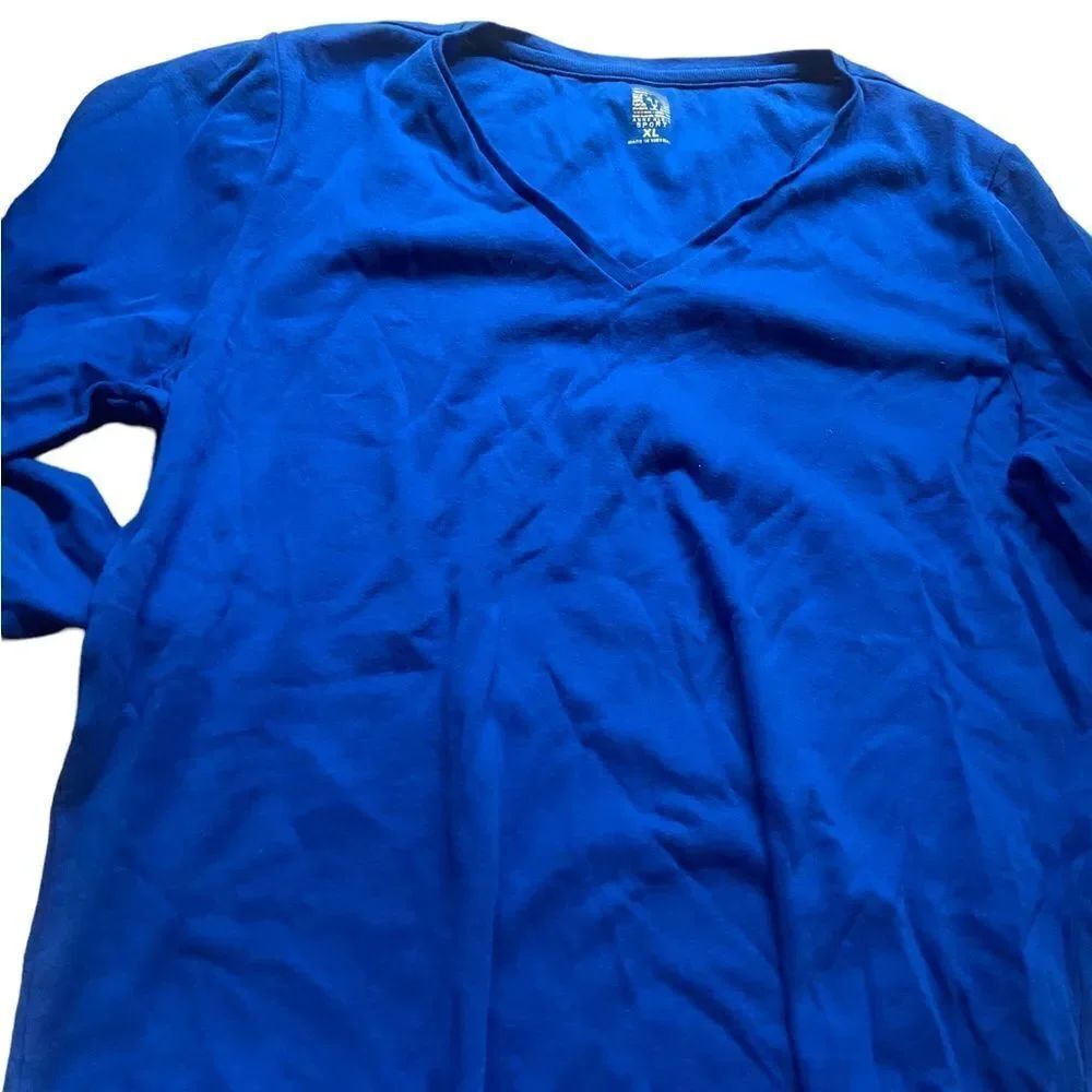 Anne Klein Sport size XL v necked top in excellent condition beautiful color